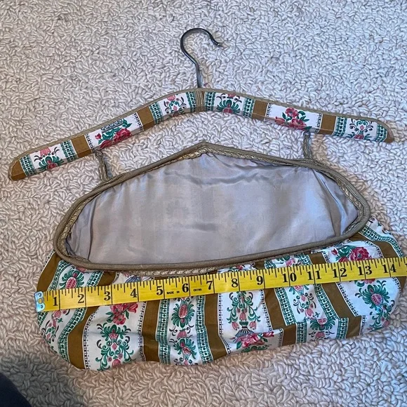 Vintage French (?) clothes hanger with pocket floral stripe - Picture 10 of 11